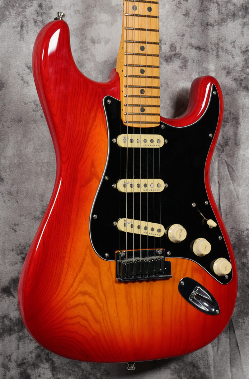 USED Fender American Ultra Luxe Stratocaster® - Image 2