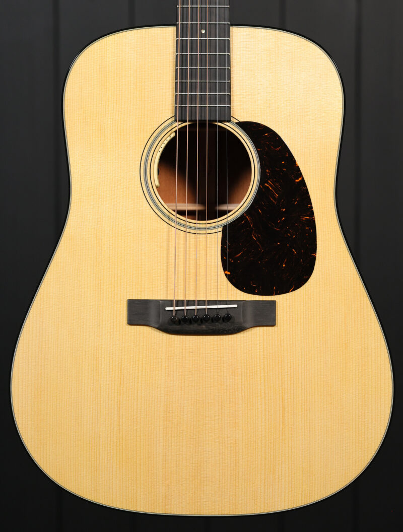 Martin D18E