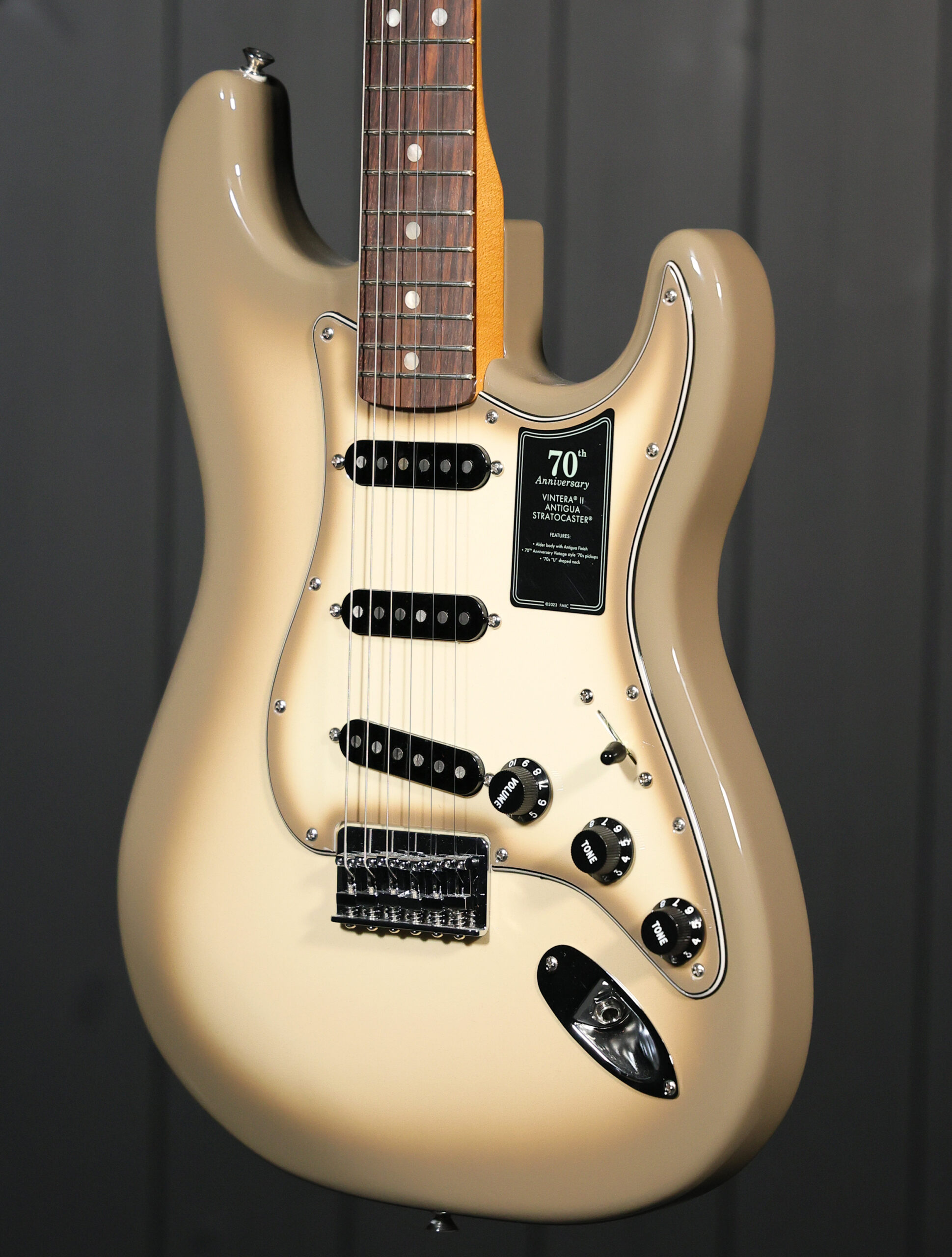 Fender 70th Anniversary Vintera® II Antigua Stratocaster® - Image 3
