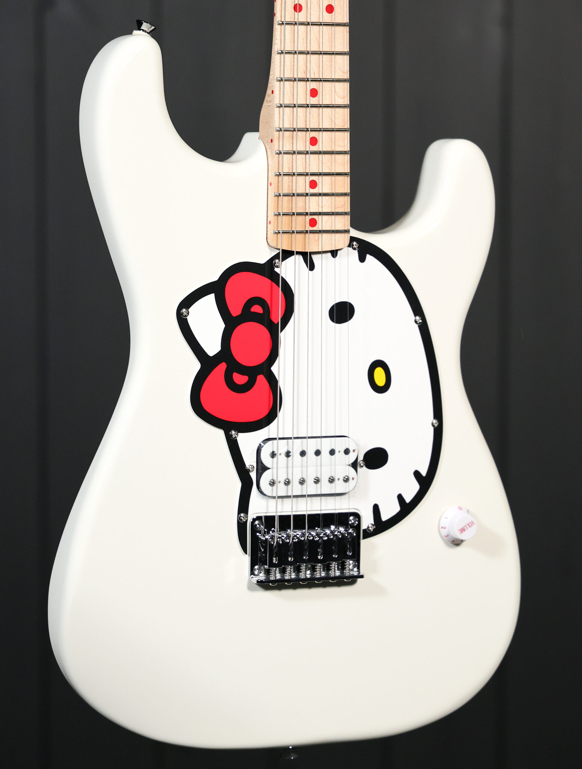 Squier FSR Hello Kitty® Stratocaster® - Image 2