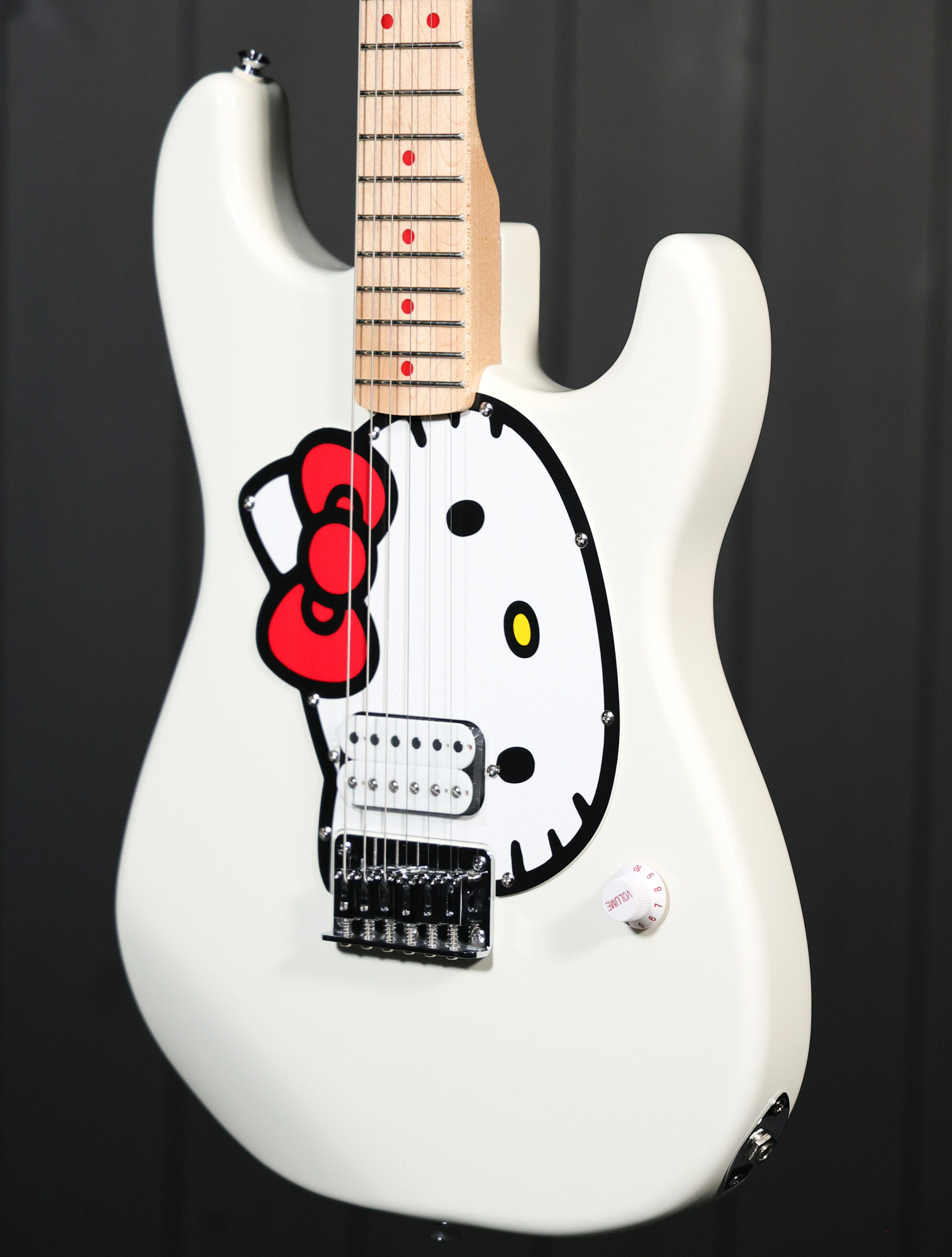 Squier FSR Hello Kitty® Stratocaster® - Image 3