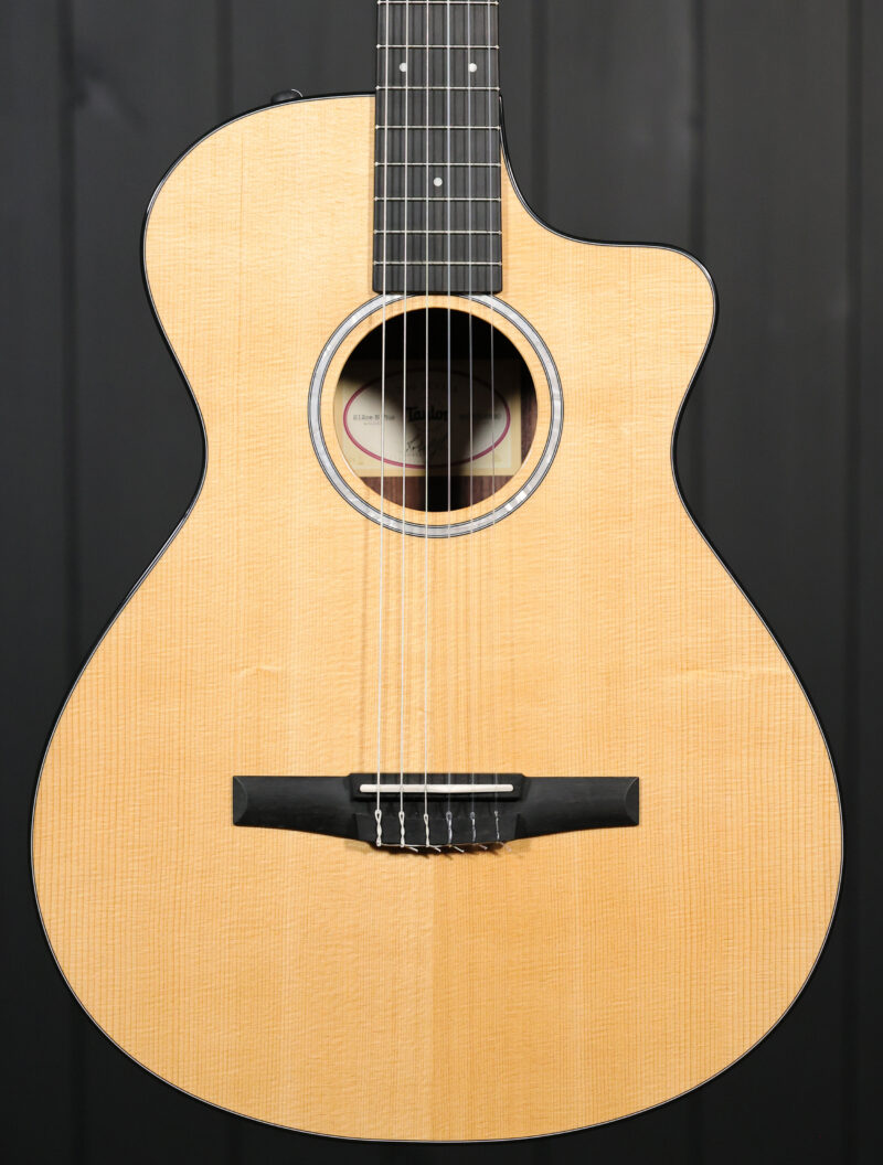 Taylor 212ce-N Plus