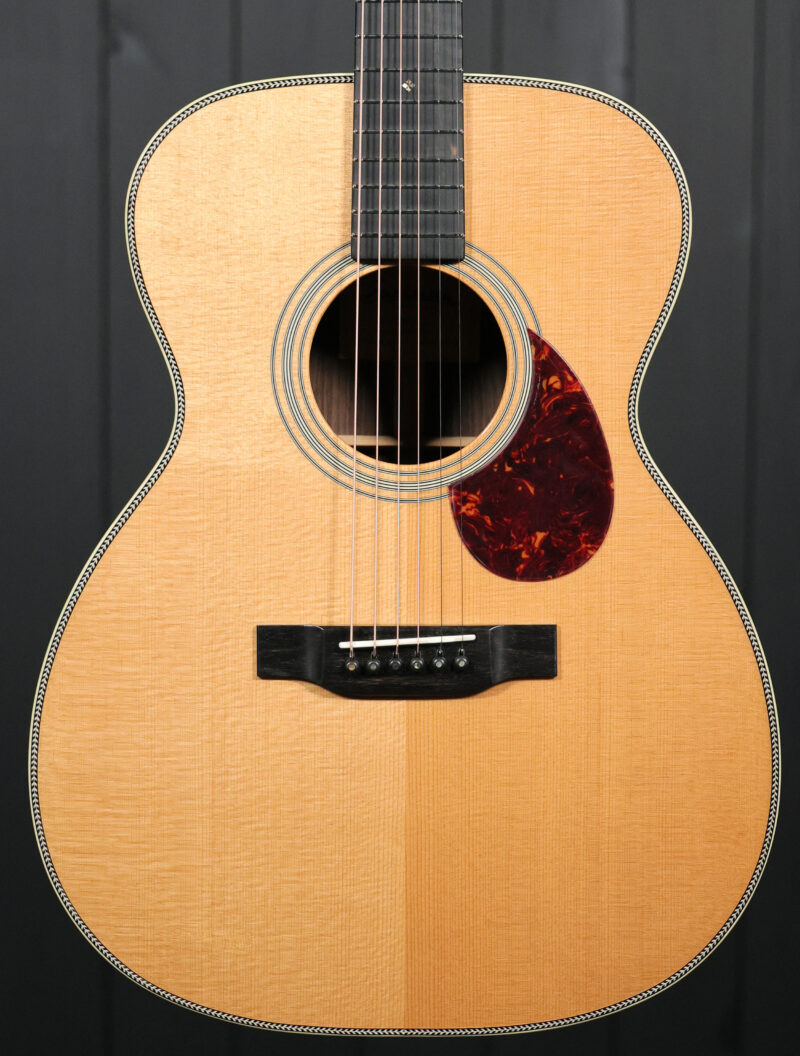 Eastman E8OM Thermo-Cured Orchestra Model