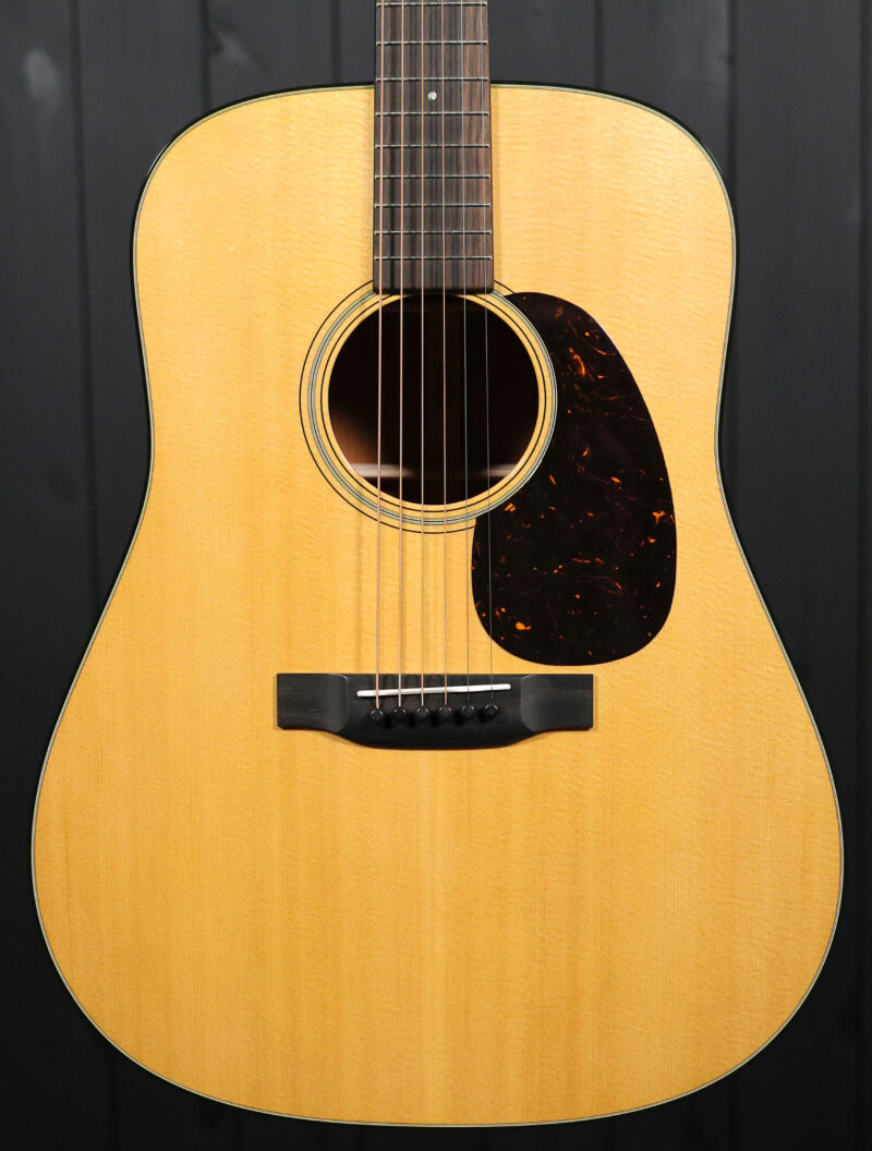 Martin D18