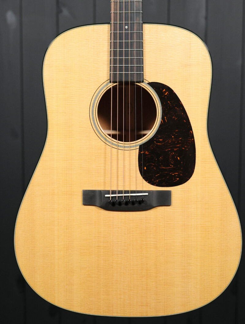 Martin D18