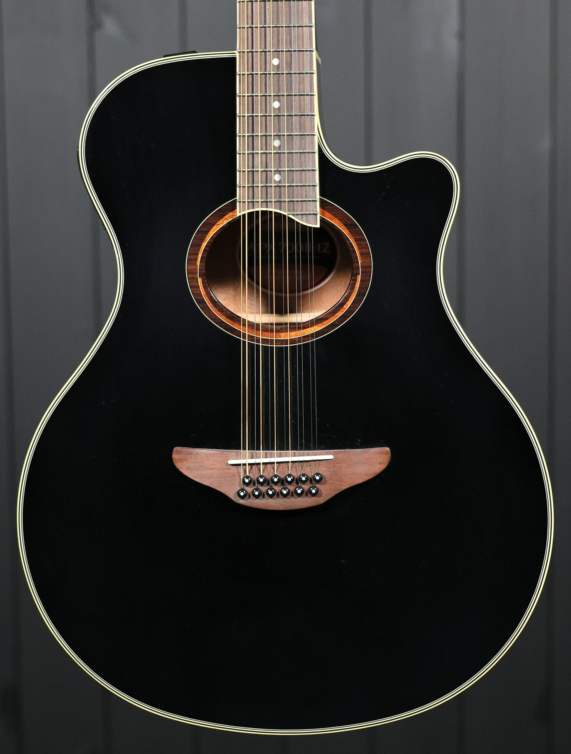Yamaha APX700II-12