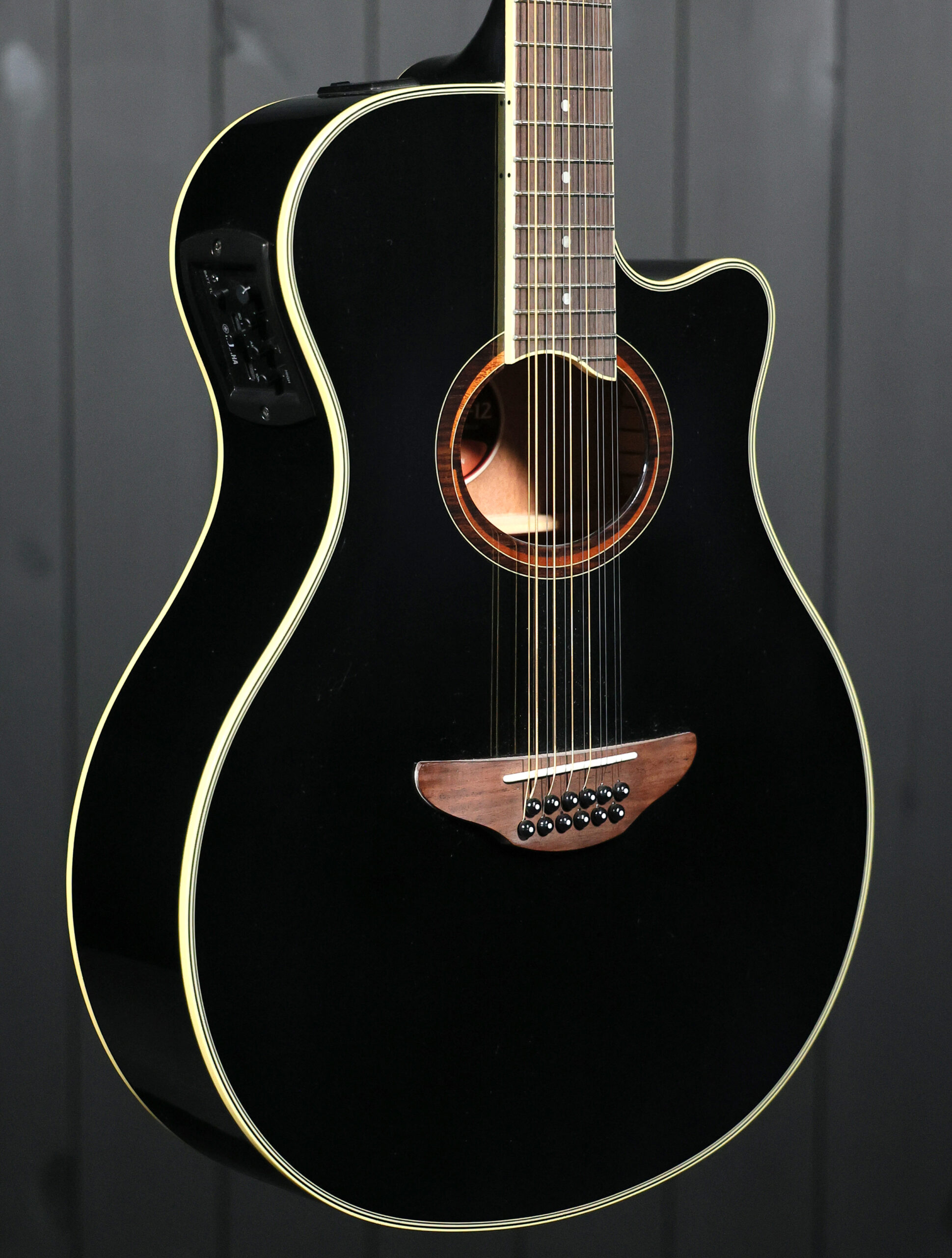 Yamaha APX700II-12 - Image 2