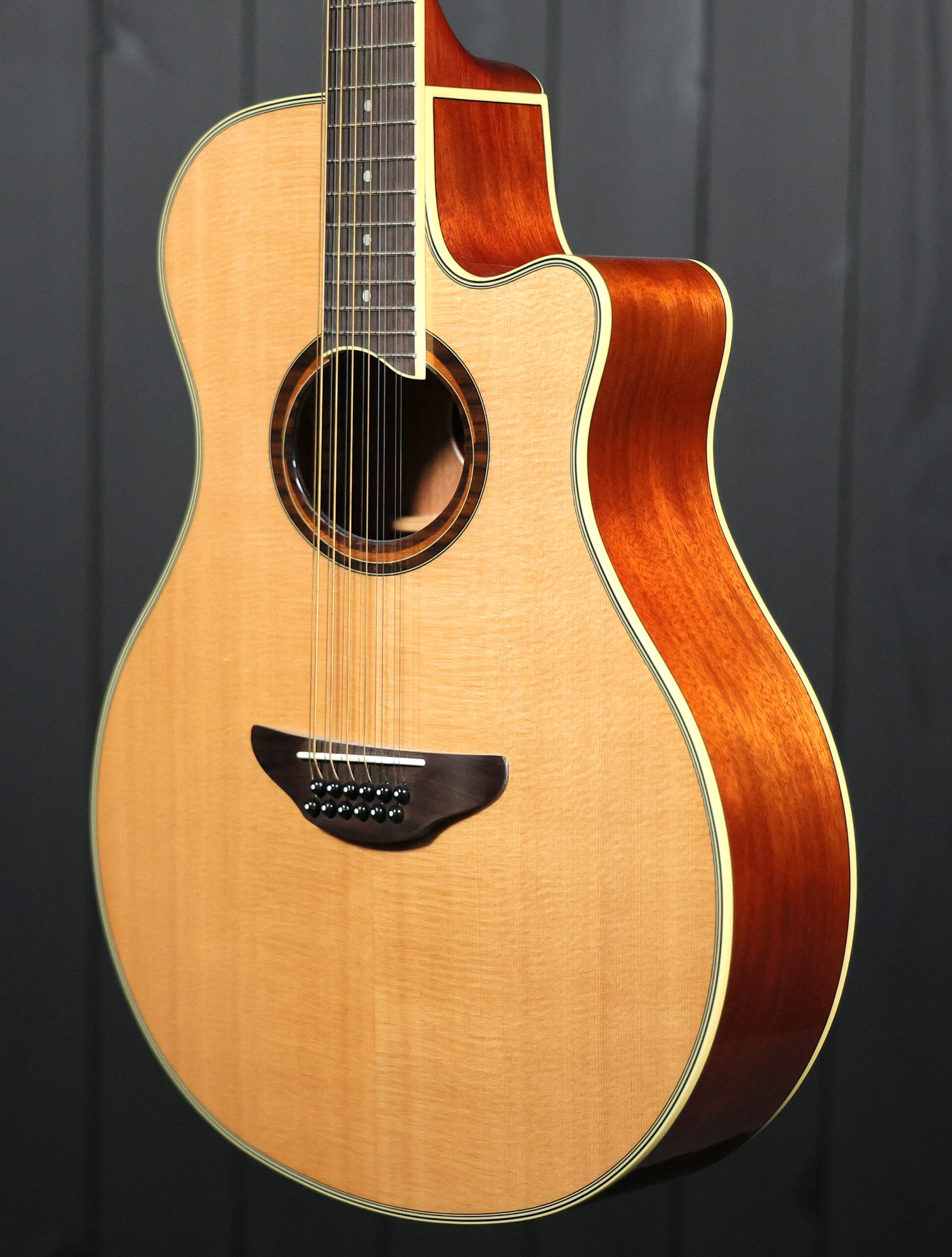 Yamaha APX700II-12 - Image 3
