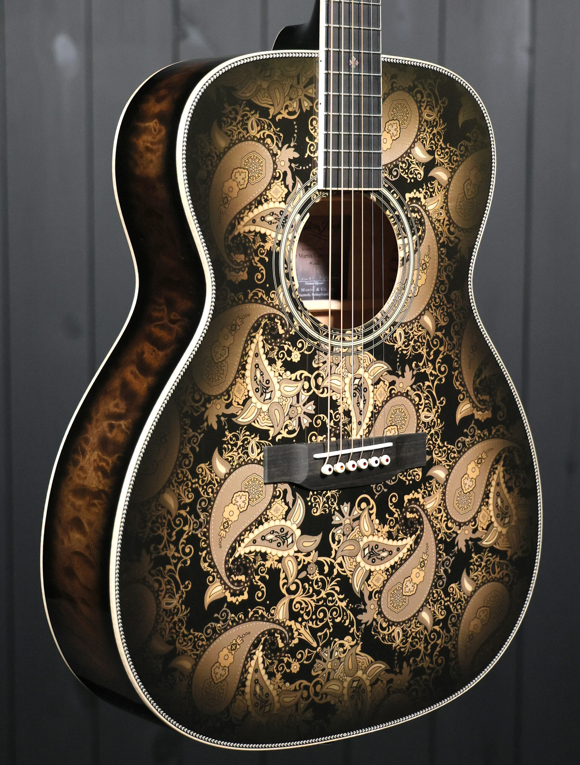 Martin Custom Shop M Paisley Ember Burst - Image 2