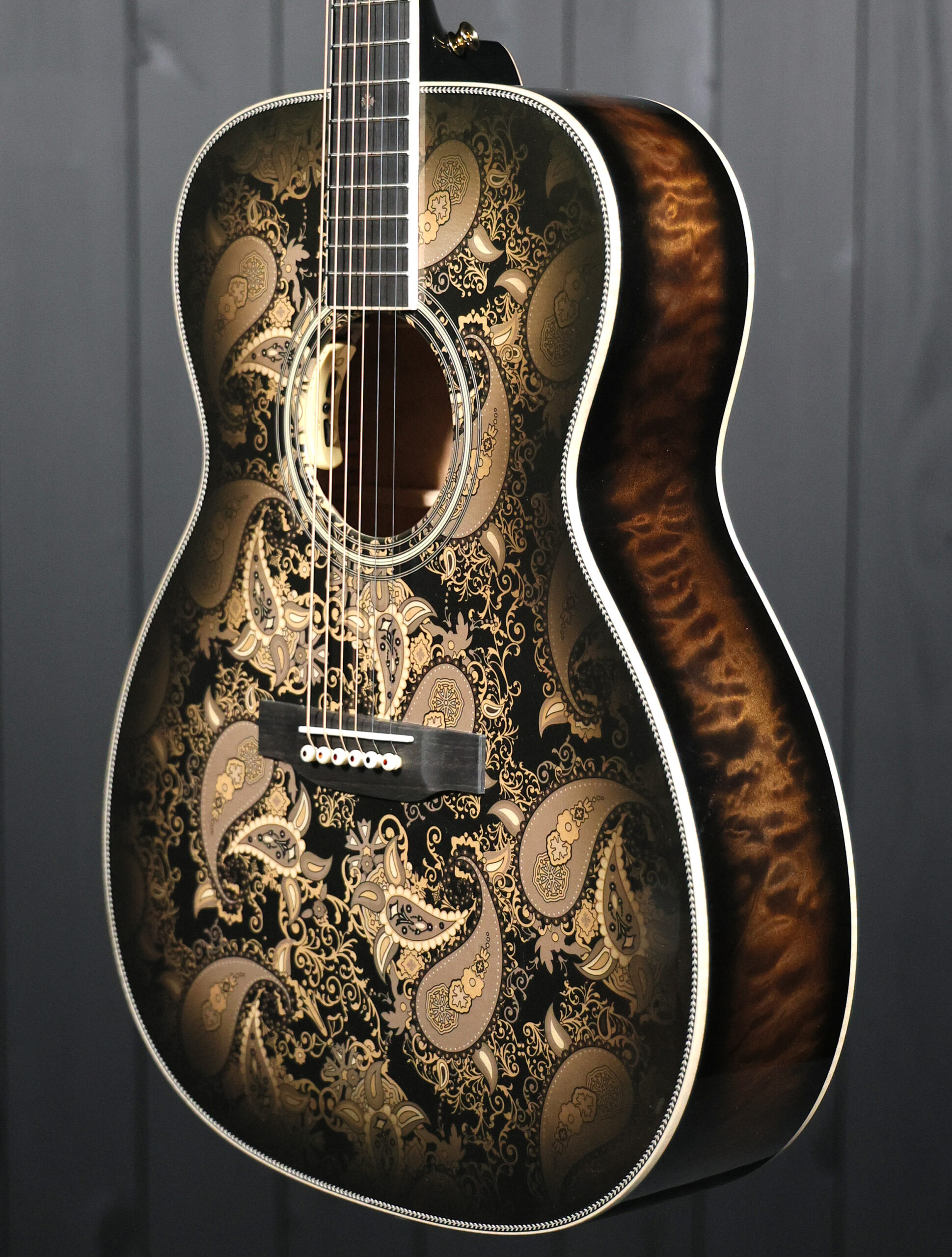 Martin Custom Shop M Paisley Ember Burst - Image 3