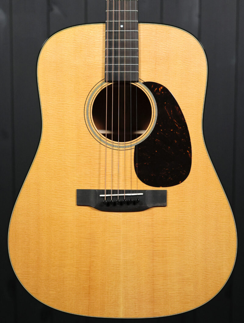 Martin D18